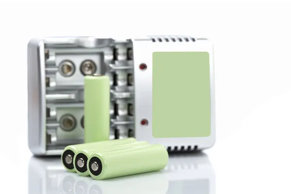 Baterias recarregáveis e carregador — Fotografia de Stock