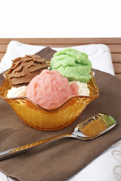 Delicioso sorvete multi sabor — Fotografia de Stock