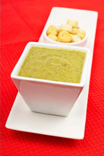 Spinach puree and bread croutons — Stock Photo, Image