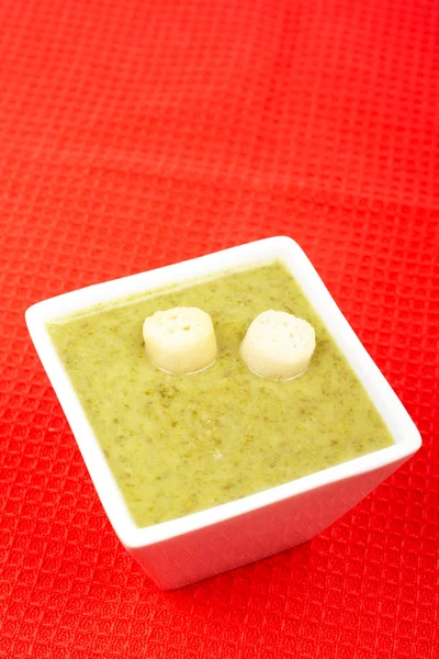 Spinach puree and bread croutons — Stock Photo, Image