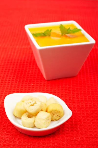 Bread croutons and carrots puree — Stock Photo, Image