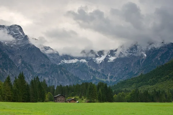 Totes гори Gebirge з Almsee — стокове фото