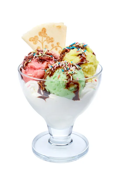 Çikolata şurubu ile dondurma — Stok fotoğraf