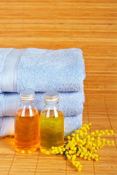 Towels and soap bottles — Stock Photo, Image
