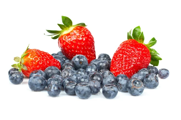 Blueberries and fresh tasty strawberries — Stock Photo, Image