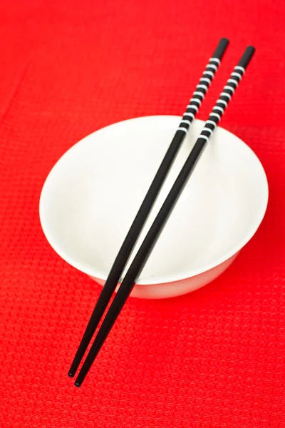 箸と白いボールのペア — ストック写真