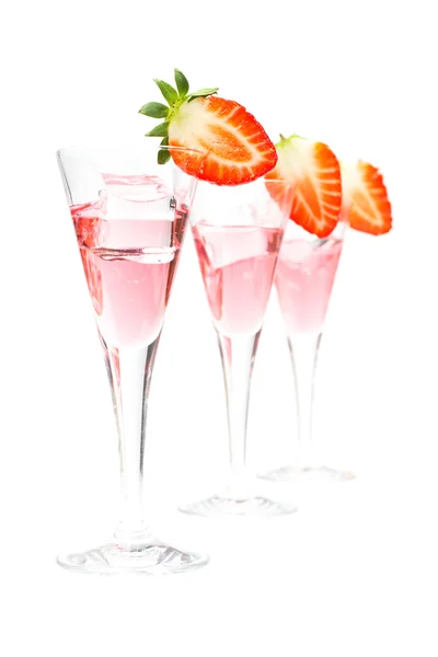 Три стакана клубничного коктейля — стоковое фото