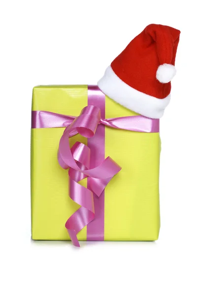 Presentförpackning med jul hatt — Stockfoto