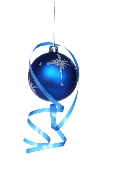 Bola de Natal com uma fita — Fotografia de Stock
