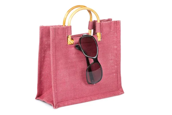 El çantası ve güneş gözlüğü — Stok fotoğraf