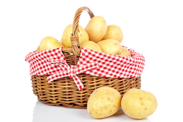Potatis i korgen — Stockfoto