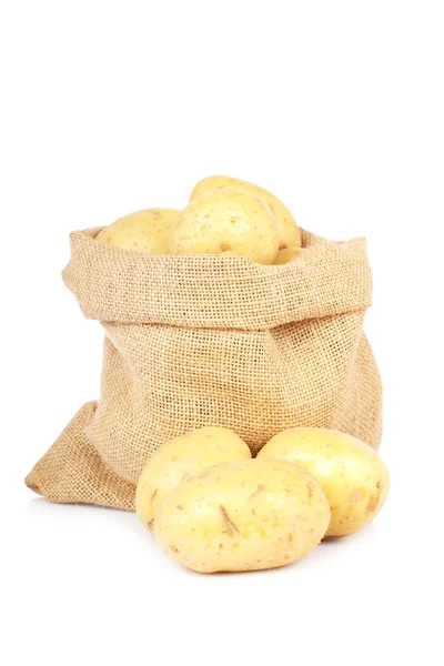 감자와 굵은 삼 베 자루 — 스톡 사진