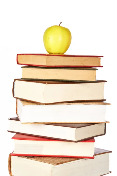 Gele apple op stapel boeken — Stockfoto
