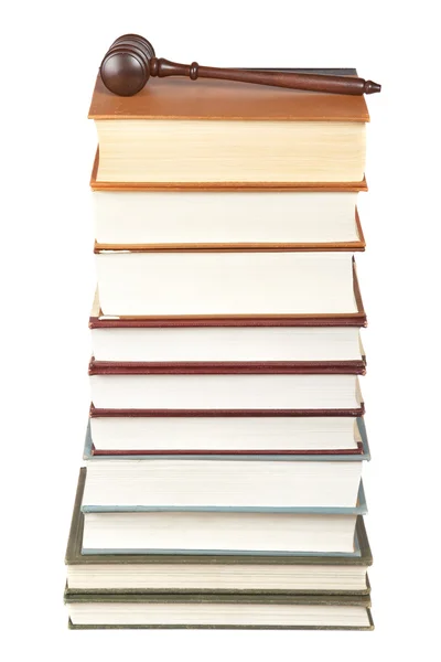 Martelo de madeira e livros de direito — Fotografia de Stock