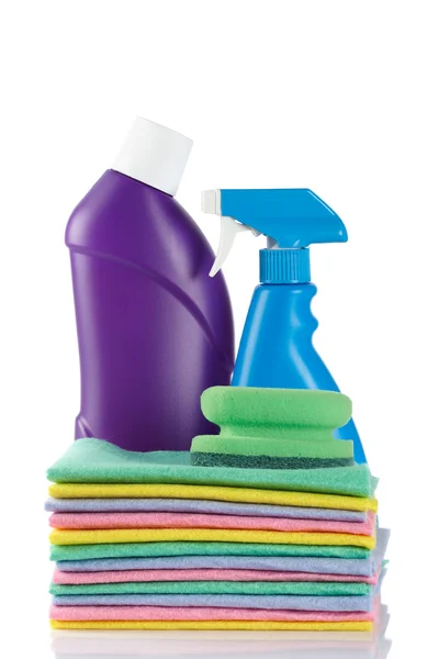 Duas garrafas de detergente e esponjas — Fotografia de Stock