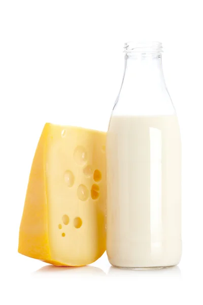Τυρί και γάλα μπουκάλι — Φωτογραφία Αρχείου
