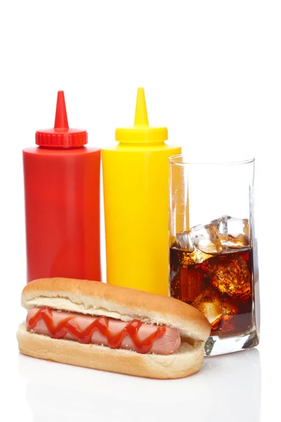 Hot Dog und Colaglas — Stockfoto