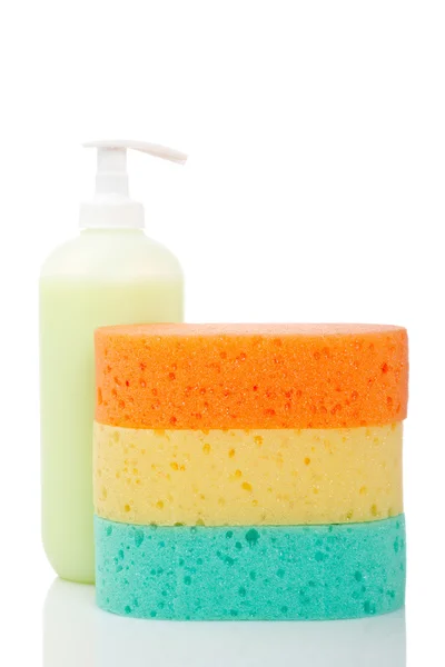 Dispensador de jabón y esponjas —  Fotos de Stock