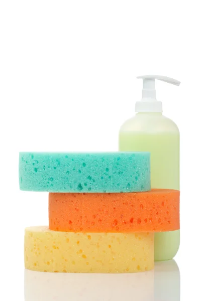 Dispensador de jabón y esponjas —  Fotos de Stock
