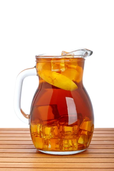 Chá de gelo com jarro de limão — Fotografia de Stock