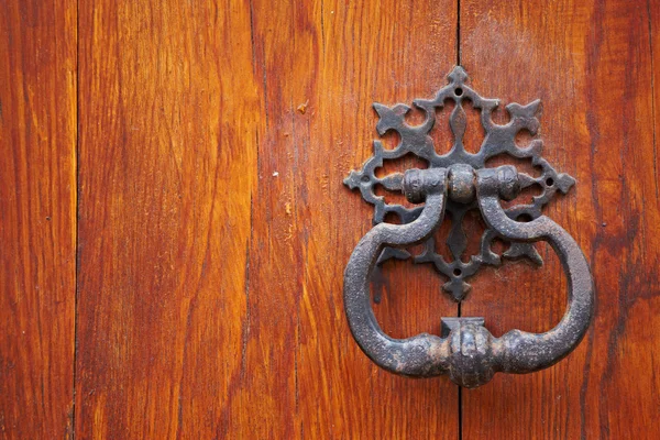 Old door knocker — Stock Photo, Image