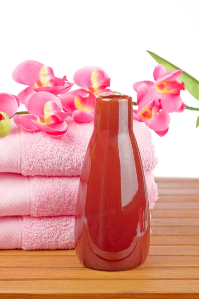 Handtücher und Seifenflasche — Stockfoto