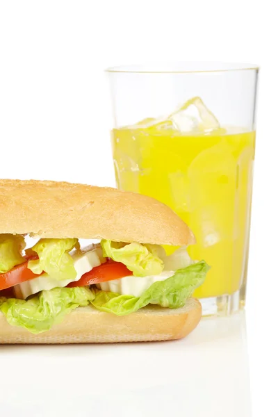 Sandwich und Orangenlimonade — Stockfoto