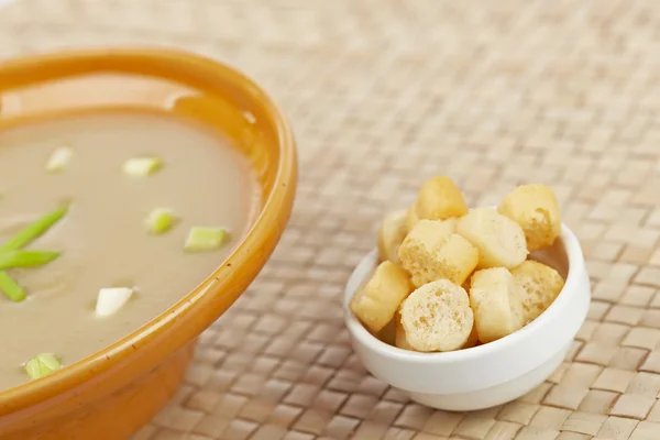 Cream of mushroom soup and bread croutons — Stock Photo, Image
