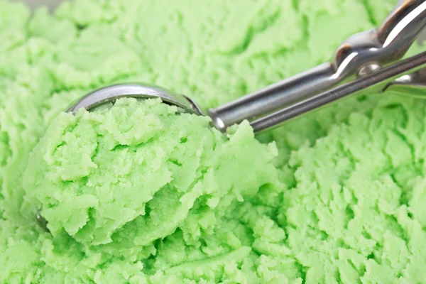 Kiwi ice cream scoop — Stock Photo, Image