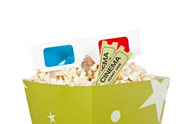 Wiadro popcornu, dwa bilety i okulary 3d — Zdjęcie stockowe