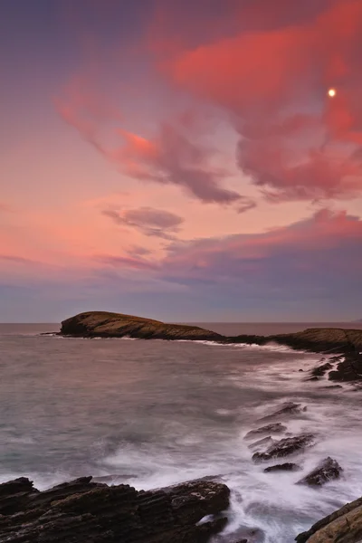 Wunderschöner Sonnenuntergang am Meer — Stockfoto