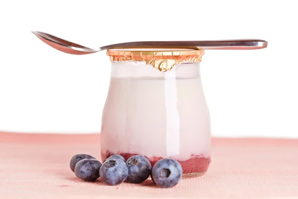 Jogurt a čerstvé borůvky — Stock fotografie