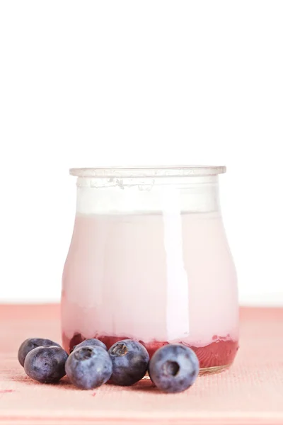 Yogurt and fresh blueberries — Stock Photo, Image