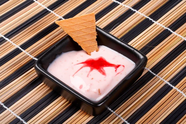 Dessert creamy with cracker — Stock Photo, Image