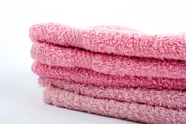 Rosa Handtücher gestapelt — Stockfoto