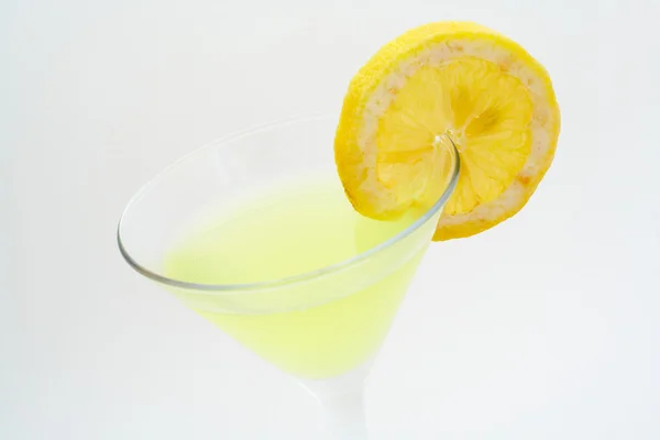Detail of green cocktail with lemon — Stock Photo, Image