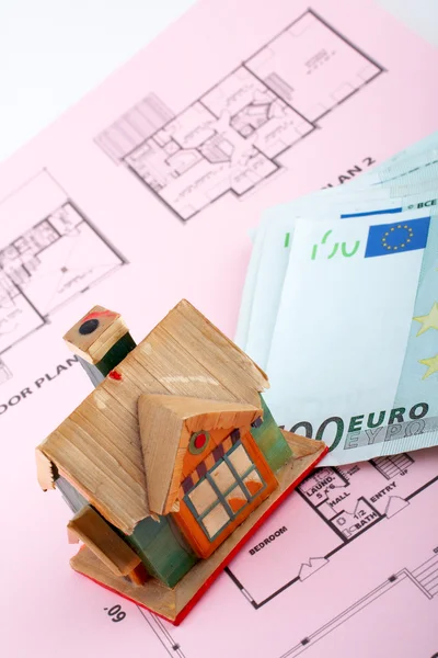 Ház és euro-számlák — Stock Fotó