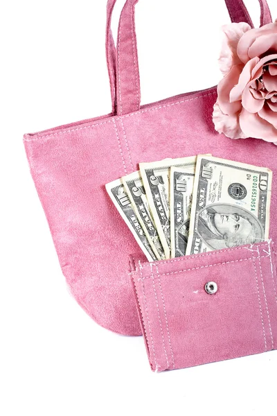 用钱在白色背景上的粉红色手提包 — 图库照片