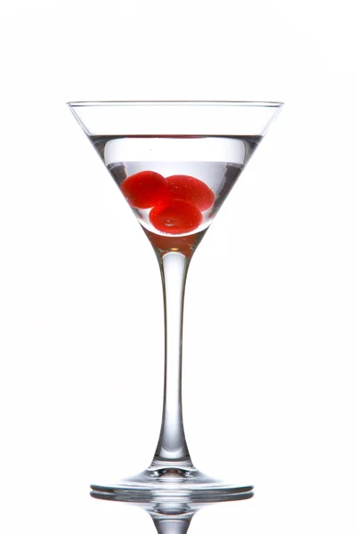 Martini Glas mit Kirschen — Stockfoto