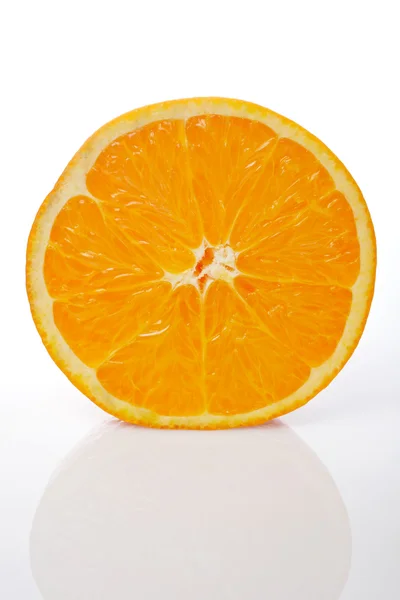 Половина помаранчевий — стокове фото