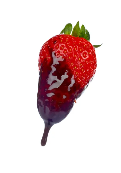 Erdbeere mit Sirup-Schokolade — Stockfoto