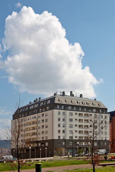 现代公寓块モダンなアパートメント ブロック — 图库照片