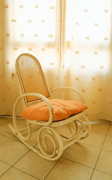 Zabytkowe drewniane krzesło bujane — Zdjęcie stockowe