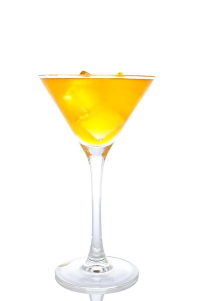 Cocktail laranja fresco com cubos de gelo — Fotografia de Stock