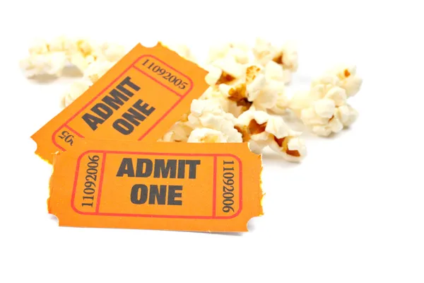 Popcorn a dva lístky — Stock fotografie
