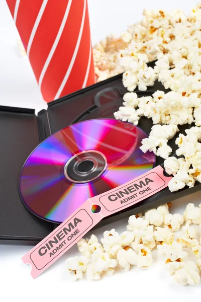 DVD, pipoca, refrigerante e bilhetes de cinema — Fotografia de Stock