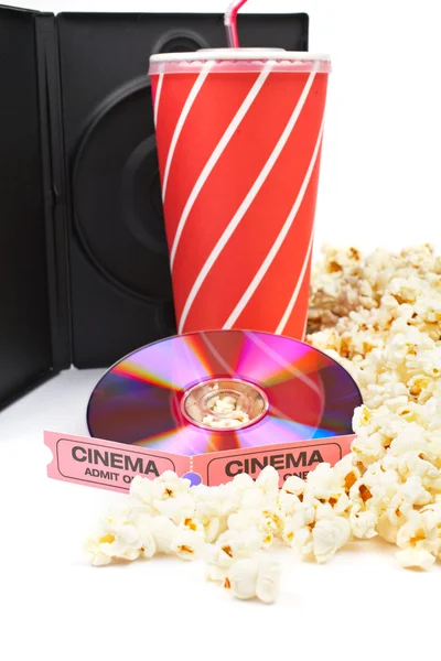 DVD, pattogatott kukorica, szóda és mozi jegy — Stock Fotó