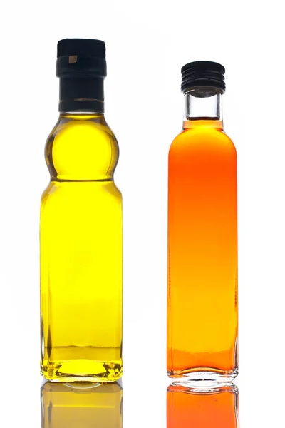 Бутылки оливкового масла и уксуса — стоковое фото