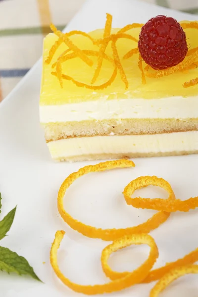 Delicioso pastel de limón Imágenes De Stock Sin Royalties Gratis