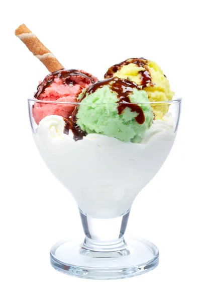 Ice cream met chocolade siroop Rechtenvrije Stockafbeeldingen
